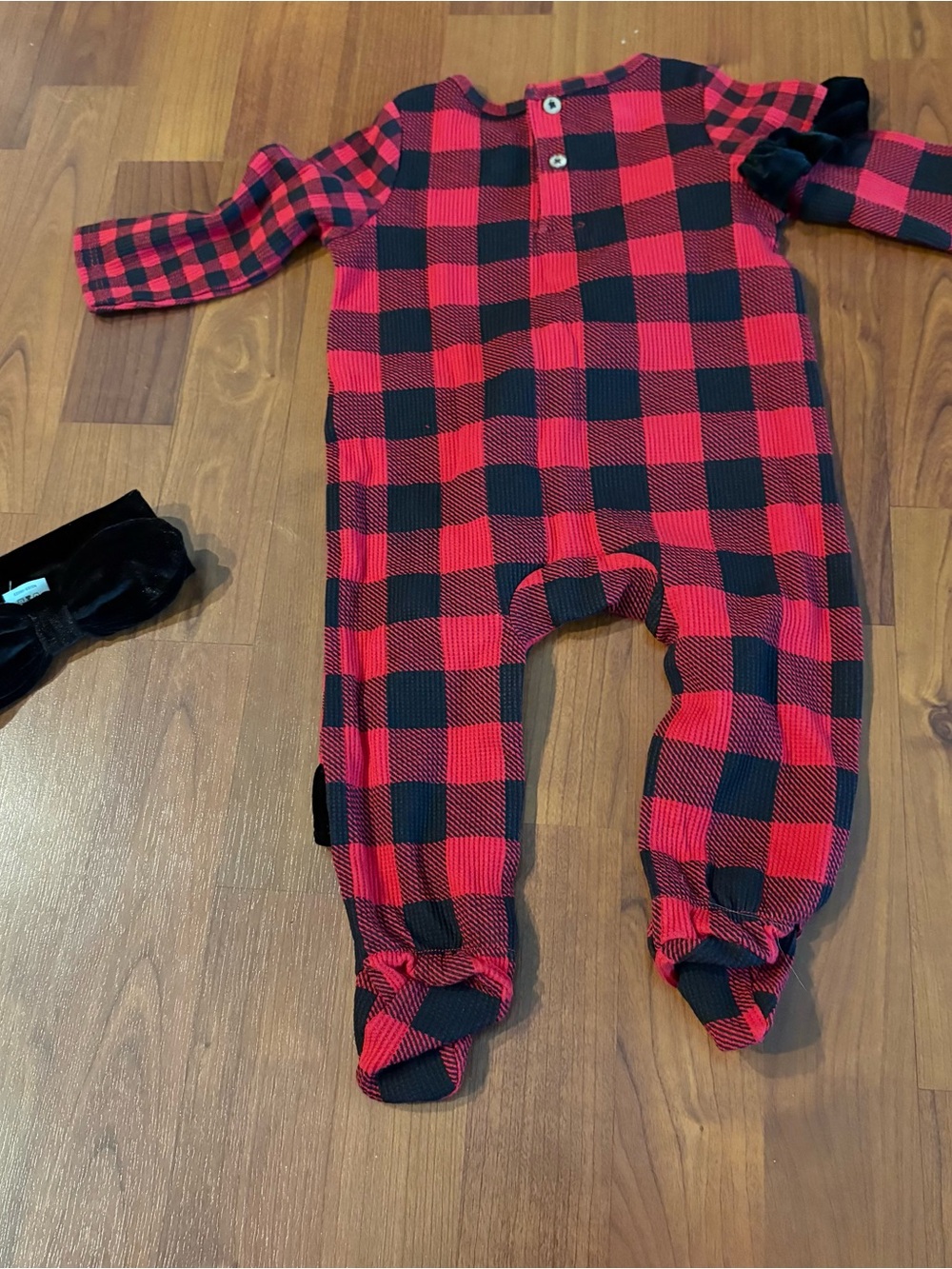Mud Pie Red and Black Buffalo Plaid Ruffle Footie and bow 3-6 months - Picture 4 of 4